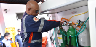 Venezuela envía cilindros de oxígeno y brigada con 107 médicos a Manaos