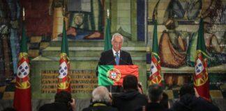 Rebelo de Sousa alcanza reelecci贸n en primera vuelta en Portugal