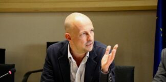 Marc Botenga: “Para romper el nacionalismo de las vacunas hay que globalizar la producción”