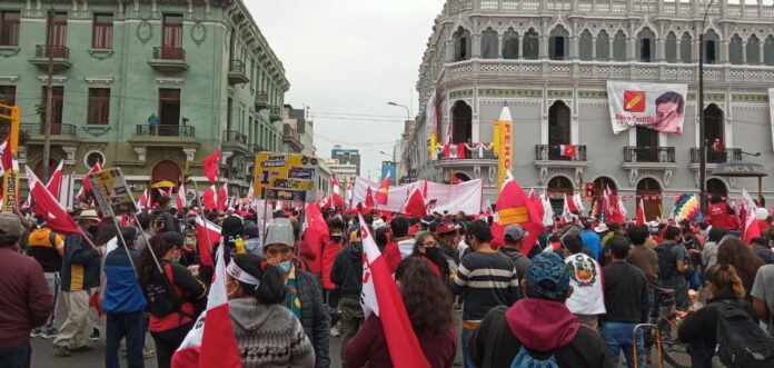 Perú espera presidente