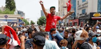 El presidente tunecino destituye al primer ministro y suspende el Parlamento Túnez presidente Parlamento