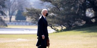 Un año de Biden: entre la recuperación económica y el fin de una pandemia interminable