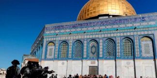 Las fuerzas israelíes atacan a los fieles palestinos en una mezquita: más de 150 heridos