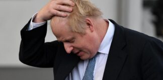 Boris Johnson sobrevivió a una moción de censura interna