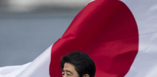 El partido del ex primer ministro asesinado, gana las elecciones en Japón