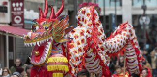 China celebra su nuevo año entre ejercicios militares y la salida del Covid