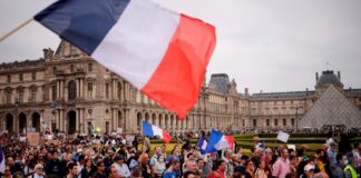 Francia estall贸 primero, pero Europa se encamina al ajuste