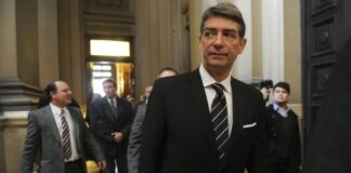 Kicillof denunció a Robles y D´Alessandro por tráfico de influencias