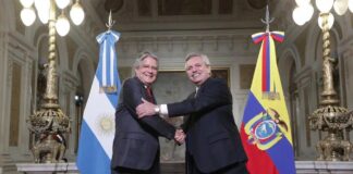 Quién es la exministra que escapó de Ecuador y generó un conflicto con Argentina