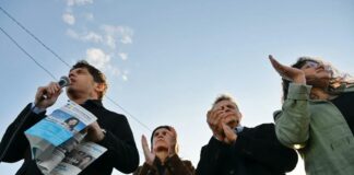 Kicillof apunta la campaña en los distritos opositores y sale a desmentir intendentes PRO