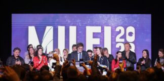 Si Milei gana: no tocará los planes sociales y tendrá mano dura contra las protestas