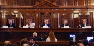 Dictamen favorable al juicio político a la Corte Suprema