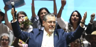 El presidente electo de Guatemala, Bernardo Arévalo, advierte de que está en marcha un “golpe de Estado”