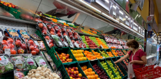 Con el mega DNU de Milei, el Estado se corre y los aumentos lo deciden los privados