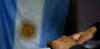 Encuesta: la imagen positiva de Milei cae abruptamente en dos meses de gestión