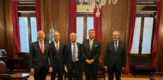 Milei analiza presentar un “per saltum” para que la Corte resuelva el conflicto con Chubut