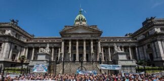 Efecto Milei: Cae el consumo, se frena la industria y se evalúan cierres y despidos