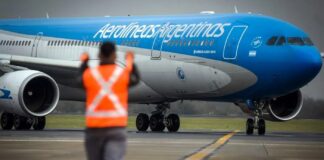 Vaciamiento de Aerolíneas Argentinas: el gobierno nacional abrió un plan de retiros voluntarios