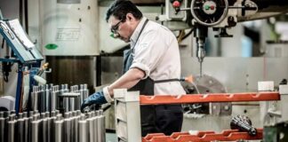 El derrumbe de la economía no tiene fin: en marzo la caída fue del 8,4%