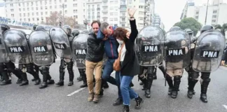 Denuncian maltratos hacia los 33 detenidos en Comodoro PY