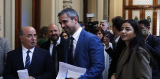 Piden expulsar a los seis diputados de La Libertad Avanza que visitaron a Astiz