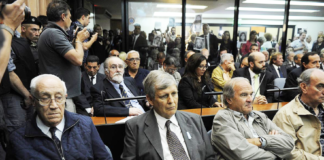 Ahora el gobierno estaría preparando una ley que busca alivianar las penas de los genocidas