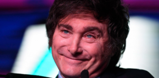 Mientras en el Congreso se vota contra los jubilados, Milei estrena su propia serie