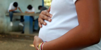 Milei desfinancia por completo un Programa de prevención de embarazos adolescentes