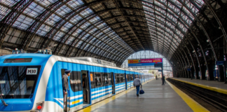 Trenes Argentinos: ahora el gobierno quiere privatizar la empresa que transporta pasajeros