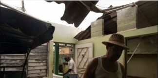 El huracán Rafael se aleja de Cuba y deja un rastro de destrucción