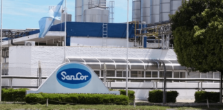 Despidos masivos en la industria láctea, avícola, de acero y neumáticos