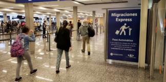 Más restricciones para inmigrantes: el gobierno de Milei se inspiró en la reforma migratoria de EEUU