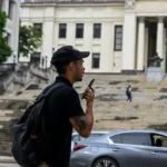 El Gobierno cubano responde a las críticas por la subida de las tarifas de Internet y dice estar abierto al diálogo