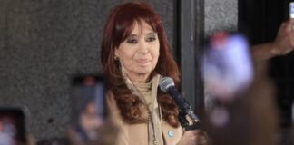 “El pueblo, como el agua, siempre encuentra su cauce”, aseguró Cristina, acompañada por cientos de militantes tras el fallo de la Corte.