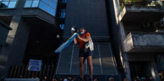 Un llamado nacional para que la política le gane a la locura