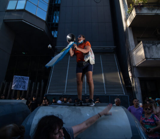 Un llamado nacional para que la política le gane a la locura