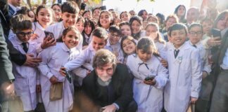 El “loop” de las reformas educativas en Argentina: 10 puntos críticos de la propuesta educativa de Javier Milei