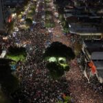 Ninguna procesión se camina en soledad