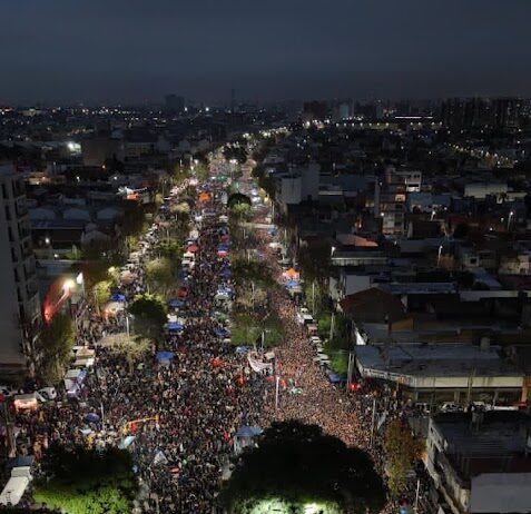 Ninguna procesión se camina en soledad