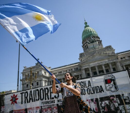 ¿Así que vivimos en democracia? Reflexiones crudas en tiempos de Milei y un llamado a la acción