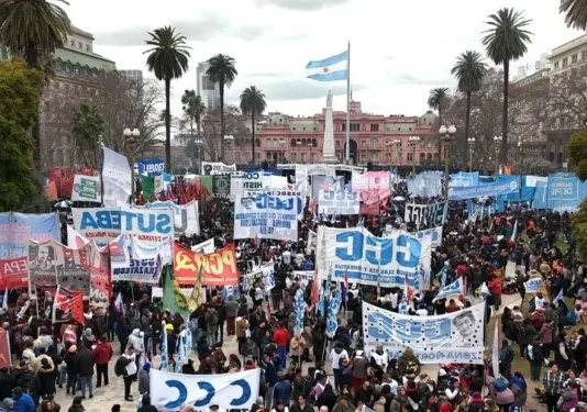 San Cayetano diez años después: los trabajadores de la economía popular tuvieron que volver a pedir por el salario complementario
