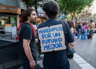 Trabajan y estudian, pero no pueden independizarse: la generación que queda afuera del modelo libertario