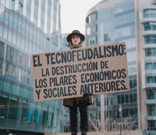 En las democracias débiles nacen los monstruos: el experimento que ya ensayan las nuevas derechas