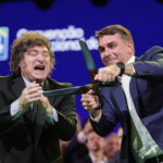 Milei ladró por Trump en Brasil, puso en riesgo la diplomacia argentina y ahora se adjudica la victoria de Bolsonaro